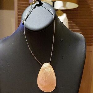 Elegant Gold Pendant Necklace